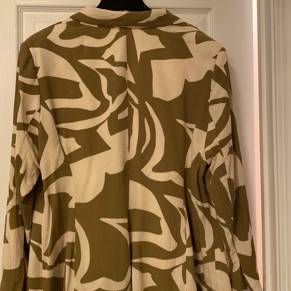 Gabrielleunion ladies’ blazer, sage and ivory, size 2 which will fit an XL - Picture 7 of 8